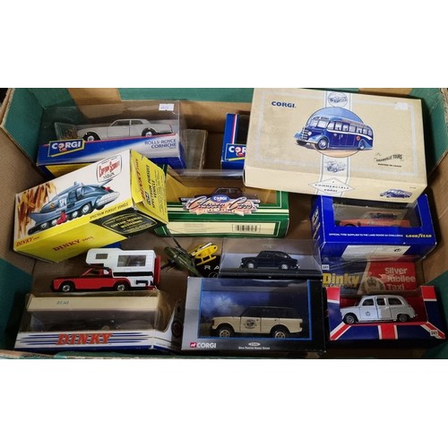 366 - Collection of diecast model vehicles in original boxes, to include: Dinky Silver Jubilee taxi, Dinky... 