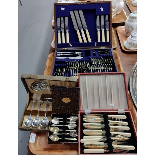 464 - Two trays containing cased cutlery to include: a wooden canteen of cutlery containing various cutler... 