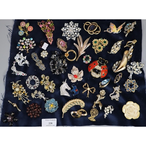 228 - Collection of vintage and other brooches: ladybird, unicorn, butterfly, floral etc.  (B.P. 21% + VAT... 