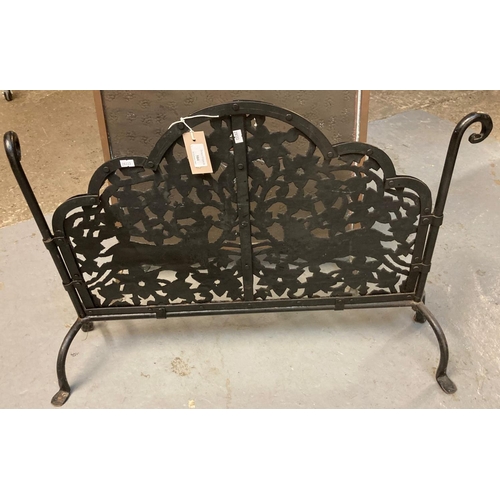 504 - Metal pierced firescreen standing on stylised turned supports. 
(B.P. 21% + VAT)