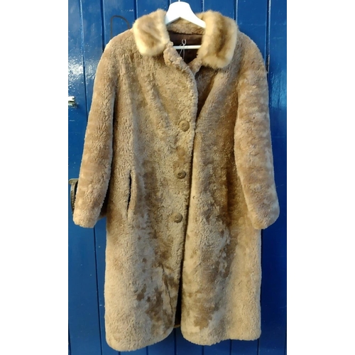 517 - Vintage ladies sheepskin coat with mink fur collar, 1960s with pattern lining.  (B.P. 21% + VAT)