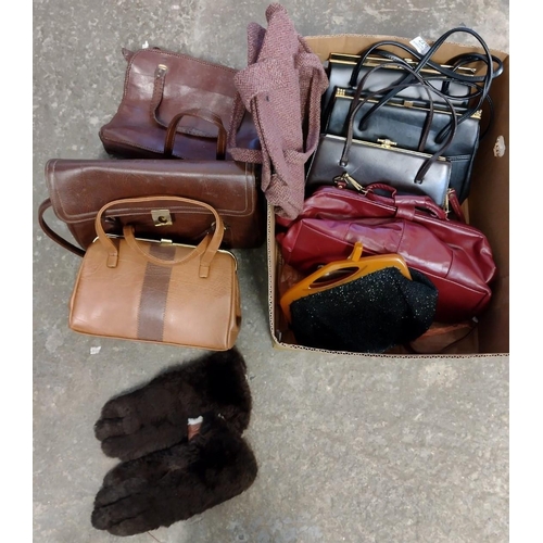 519 - 1960's-70's collection of ladies vintage handbags to include: leather in various colours, tweed and ... 