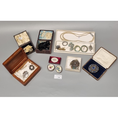 338 - Box of assorted costume jewellery, to include: various brooches, beaded necklaces etc.  (B.P. 21% + ... 