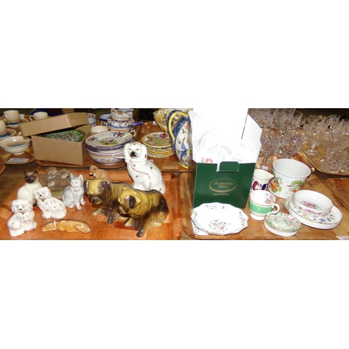 423 - Two trays of assorted ornaments: Arden Sculptures otter trio, Border Fine Arts fox and hedgehog, sma... 