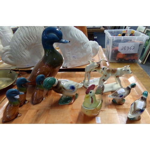 426 - Tray of animal ornaments: small pair of Mallard ducks and another Mallard duck, mother duck with thr... 