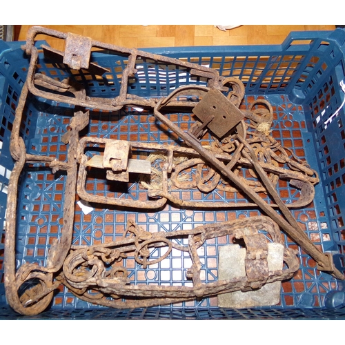 450 - Box of rusty metal traps.
(B.P. 21% + VAT)