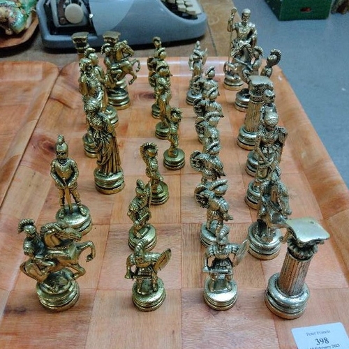 398 - Greek gods chess set (complete).
(B.P. 21% + VAT)