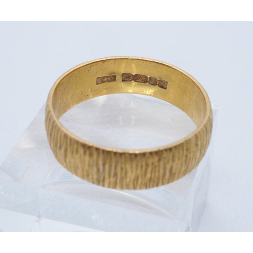 238 - 22ct gold bark finish wedding ring. Size U + 1/2, 7.7g approx.
(B.P. 21% + VAT)