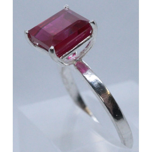 275 - Silver red stone claw set dress ring.
(B.P. 21% + VAT)