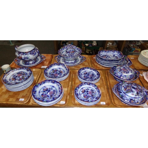 355 - Seven trays of Copeland Imari influenced dinnerware on a pale blue/white ground: twelve dinner plate... 