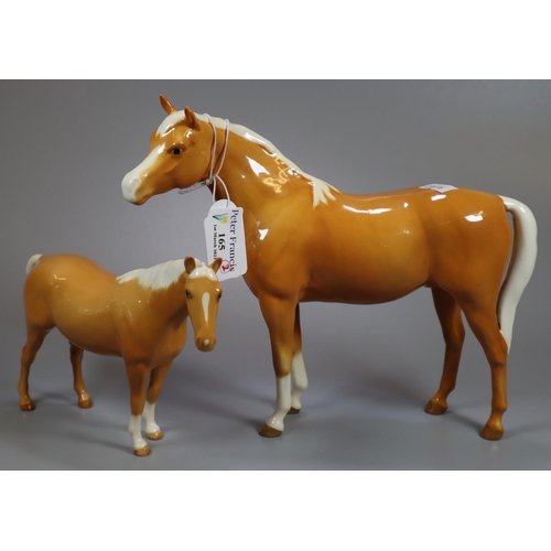 165 - Two Beswick animal figurines: a Palomino horse and foal. (2)
(B.P. 21% + VAT)