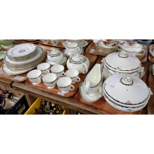 307 - Three trays of Wedgwood 'Osborne' R4699 design dinner and teaware to include: various sizes of plate... 