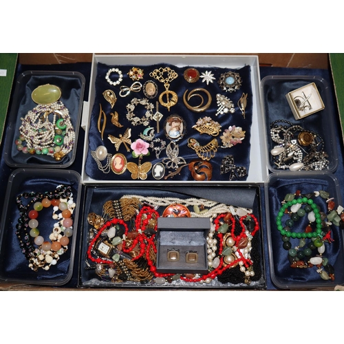 190 - Tray of assorted costume jewellery, vintage and other, including: silver cufflinks, brooches, neckla... 