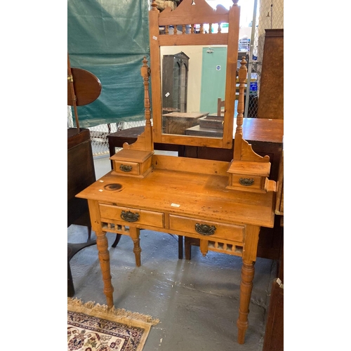 470 - Early 20th century pine mirror back dressing table.  (B.P. 21% + VAT)