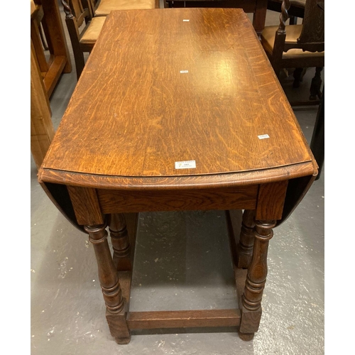 505 - Early 20th century oak gate leg table.  (B.P. 21% + VAT)