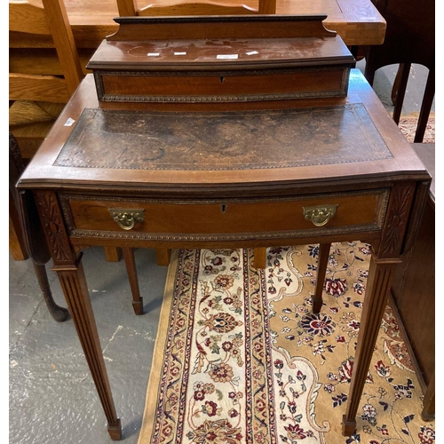 526 - Edwardian mahogany drop-leaf bonheur de jour having leather inset top, the wow front with single dra... 