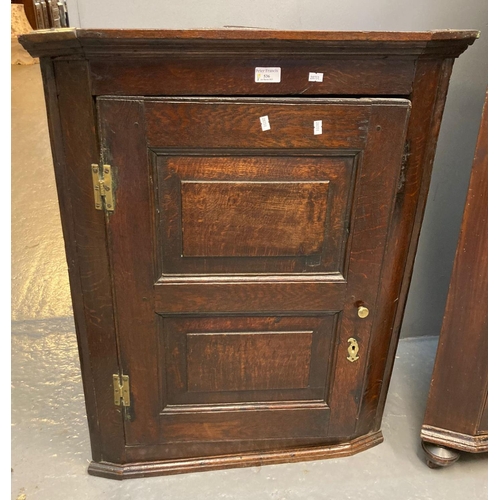 536 - 18th century oak hanging corner cupboard with single door having raised and fielded panels.  67cm wi... 