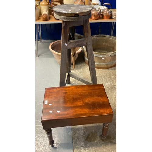 546 - Vintage pine high sculptures turn-table on tri-form stand together with a Victorian mahogany bidet w... 