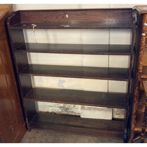 554 - Mid century oak open bookcase with five shelves.  95cm wide approx.  (B.P. 21% + VAT)