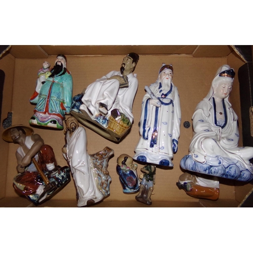 386 - Box of 20th century ceramic Oriental figures.   (B.P. 21% + VAT)