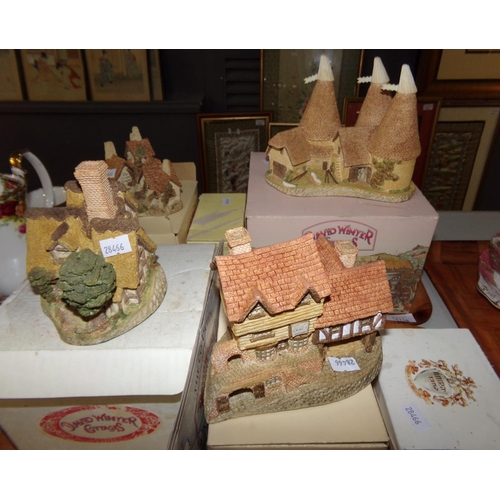 414 - Two trays of David Winter cottages: large David Winter 'Triple Oast' model, David Winter 'Suffolk Ho... 