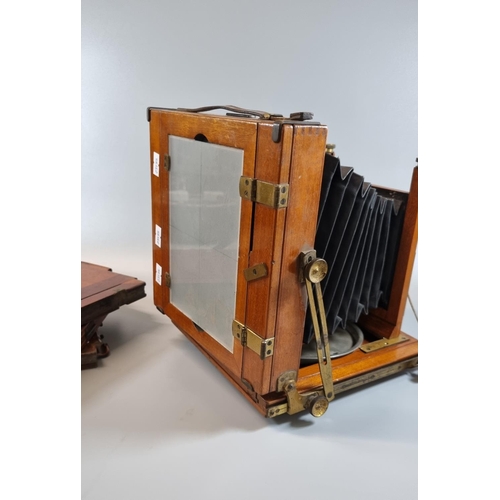 185 - Thornton Pickard mahogany plate camera with Hugo Meyer & Co. lens, 6.5x4.5 inches plate, together wi... 