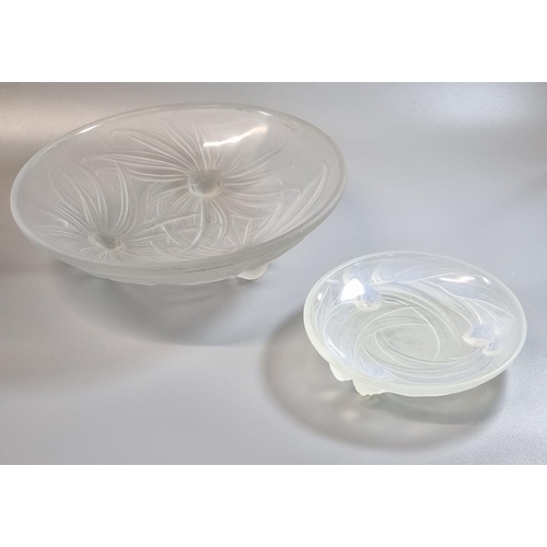 193 - Etling, France, Art Deco glass bowl, possibly by Georges Beal, 1930's, moulded with stylised flowerh... 