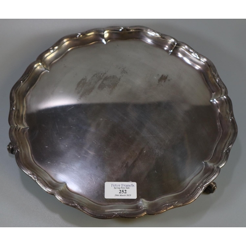 252 - George V silver pie crust salver raised on three scroll feet, by 'Hawksworth, Eyre Co. Ltd.' Sheffie... 