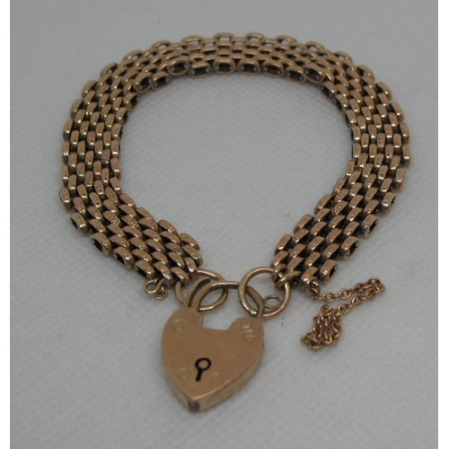 316 - 9ct gold bracelet of plain and engraved links with 9ct gold padlock clasp.  Approx weight 18.1 grams... 