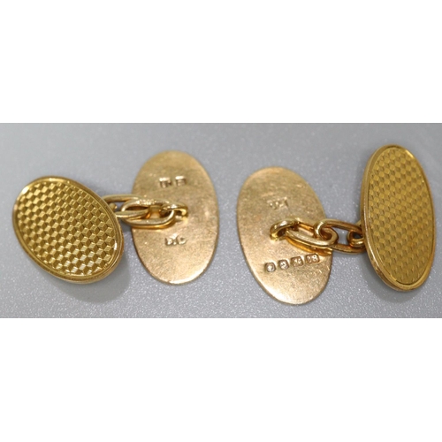 321 - A Pair of 18ct gold oval chain link cufflinks with engine turned decoration to both sides.  Approx w... 