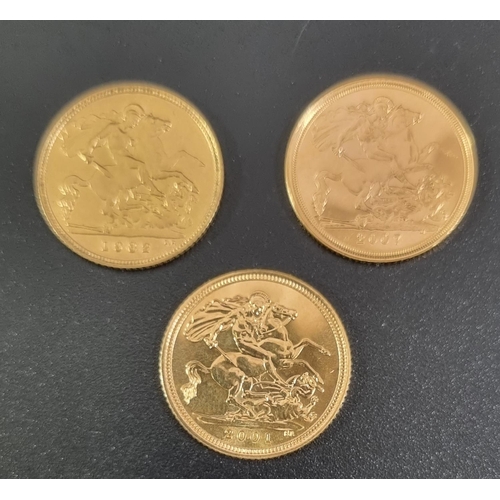 369 - Three gold half sovereigns dated 1982, 2001 and 2007. (3)
(B.P. 21% + VAT)