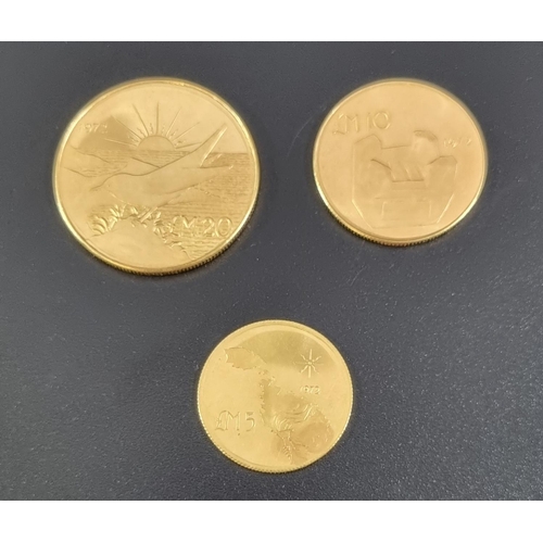 372 - Three Republic of Malta gold coins, LM 1972, LM10 1972 and LM5 1972.  21g approx.  (3)  (B.P. 21% + ... 