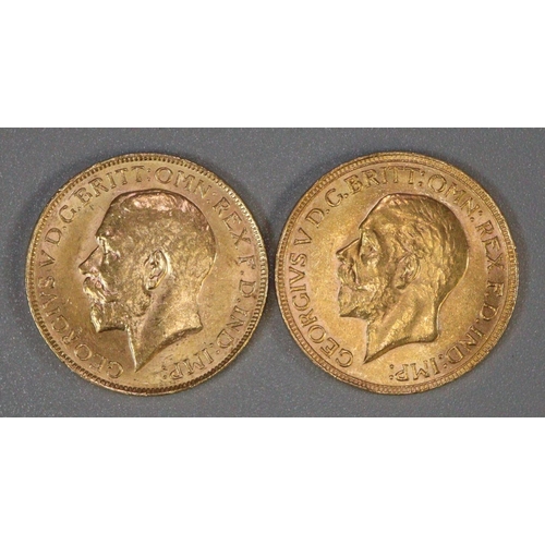 384 - Two gold full sovereigns dated 1927 and 1931.  (2)  
 (B.P. 21% + VAT)