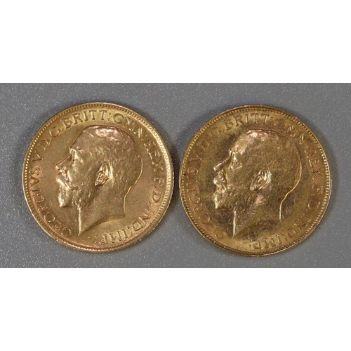 387 - Two gold full sovereigns dated 1913 and 1915.  (2)   (B.P. 21% + VAT)