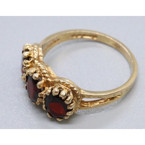 267 - Garnet ring of three oval stones set in 9ct gold.  Ring size Q&1/2.  Approx weight 3.6 grams.
(B.P. ... 