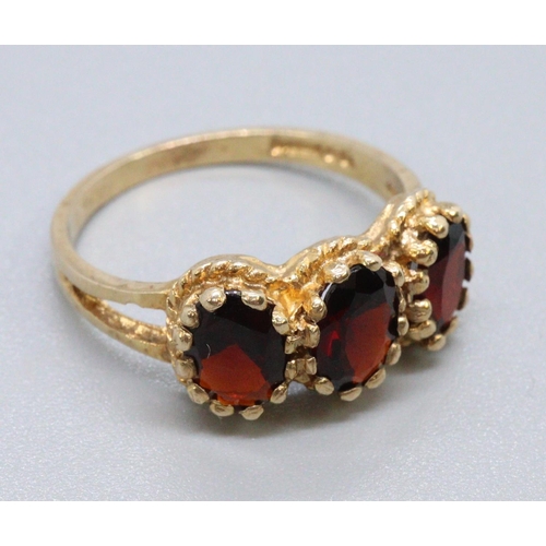 267 - Garnet ring of three oval stones set in 9ct gold.  Ring size Q&1/2.  Approx weight 3.6 grams.
(B.P. ... 