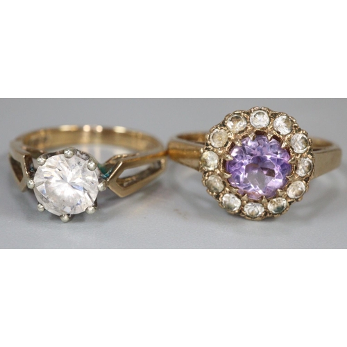 268 - Two 9ct gold dress rings. Ring size H and M.  Approx weight in total 4.8 grams.
(B.P. 21% + VAT)