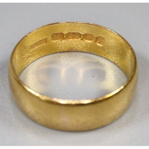 271 - Wedding ring in 22ct gold.  Ring size L.  Approx weight 4.3 grams.
(B.P. 21% + VAT)