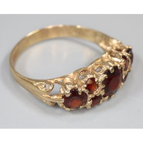 279 - Garnet ring set in 9ct gold.  Ring size M.  Approx weight 2.1 grams.
(B.P. 21% + VAT)