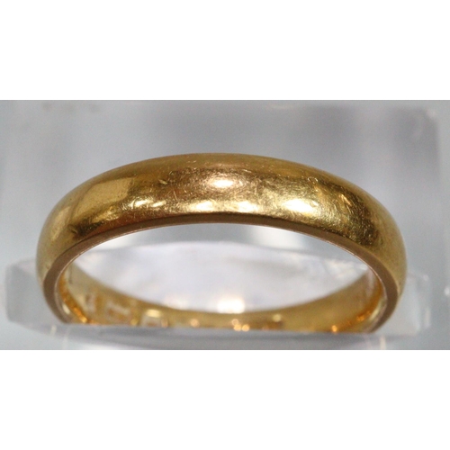 287 - Wedding ring in 22ct gold.  Ring size I.  Approx weight 4.7 grams.
(B.P. 21% + VAT)