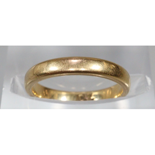 288 - Wedding ring in 18ct gold.  Ring size F.  Approx weight 2.6 grams.
(B.P. 21% + VAT)