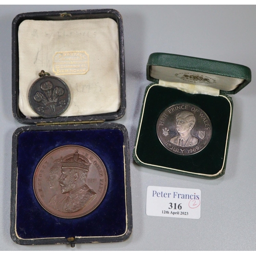 316 - HRH Prince of wales 1st July 1969 silver Investiture medallion in original fitted case, together wit... 