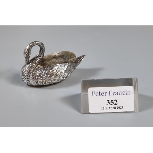 352 - Novelty silver pin cushion in the form of a swan.   (B.P. 21% + VAT)