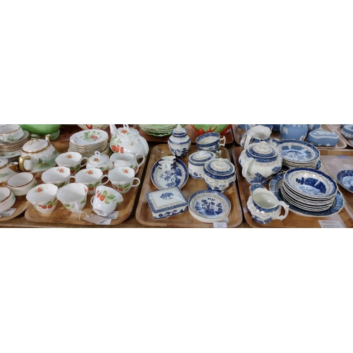 391 - Two trays of Royal Doulton 'Booth's Real Old Willow' design items to include: various bowls, teapot,... 