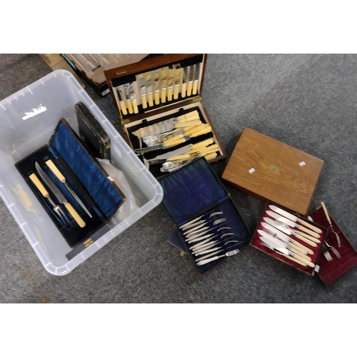 400 - Box of assorted cased and loose cutlery including: two wooden cutlery boxes, various plated cutlery,... 