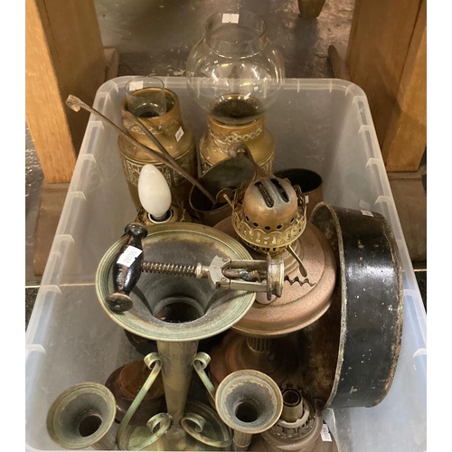 429 - Box of assorted metalware, to include: brass vases, double oil burner lamp bases, another table lamp... 