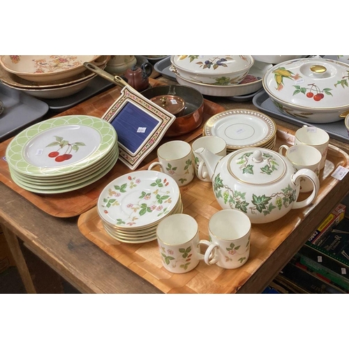 431 - Two trays of Royal Worcester 'Evesham' oven to table ware items, together with a tray of Wedgwood bo... 