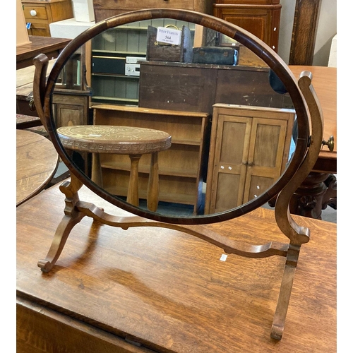 564 - 19th century mahogany oval toilet/bedroom swivel mirror.  (B.P. 21% + VAT)