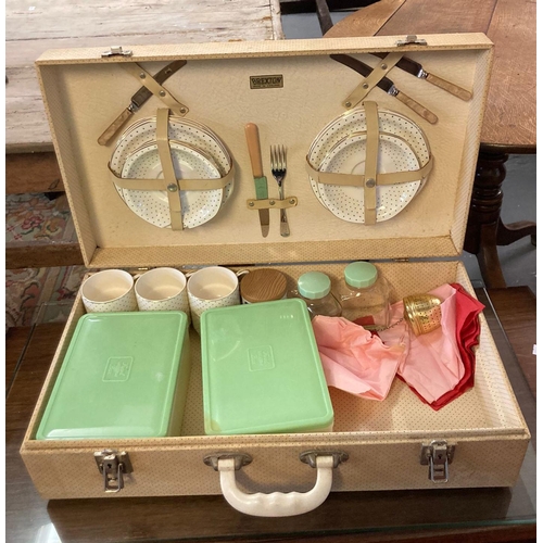 567 - Vintage cased Brexton picnic hamper.  (B.P. 21% + VAT)