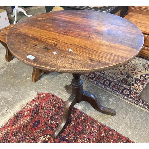 583 - Early 19th century oak snap top tripod table.   (B.P. 21% + VAT)